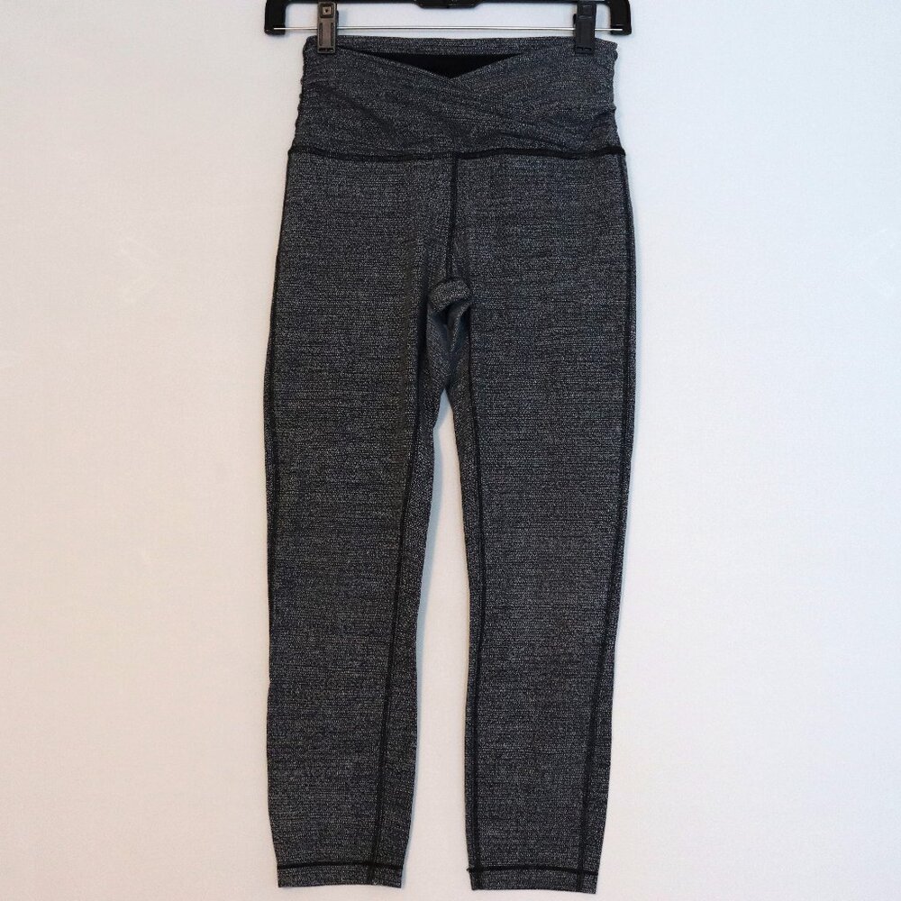 * Lululemon Size 6 Still Mind Crop Legging Nulu Black White